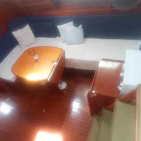 Barcelona Boat Experience * 圣阿德里安-德贝索斯