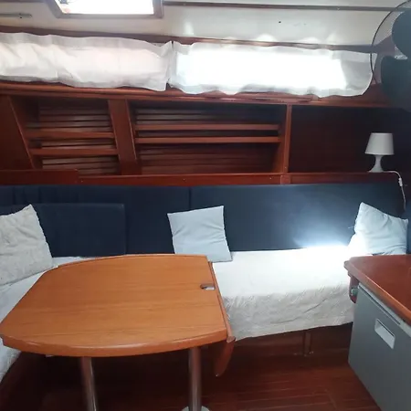 Barcelona Boat Experience Ботель *